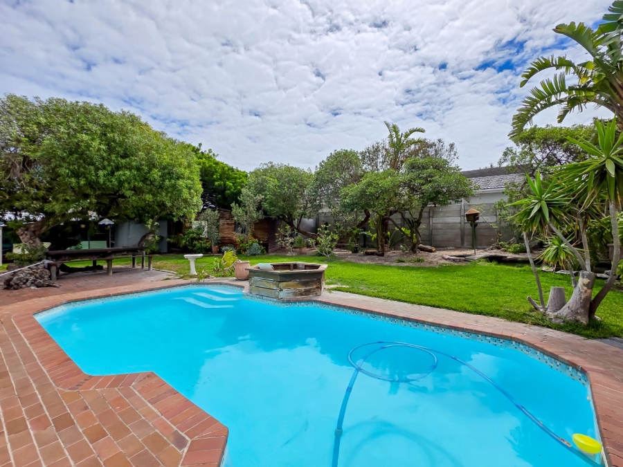 1 Bedroom Property for Sale in Bloubergrant Western Cape